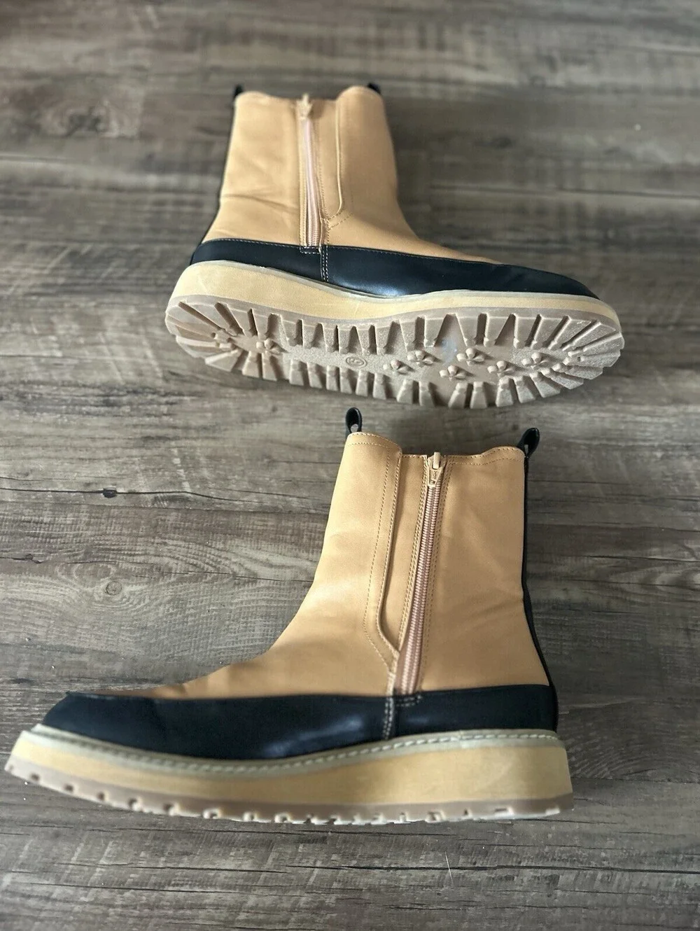 Universal Thread Cambria Chelsea Boots Size 9 Women’s
